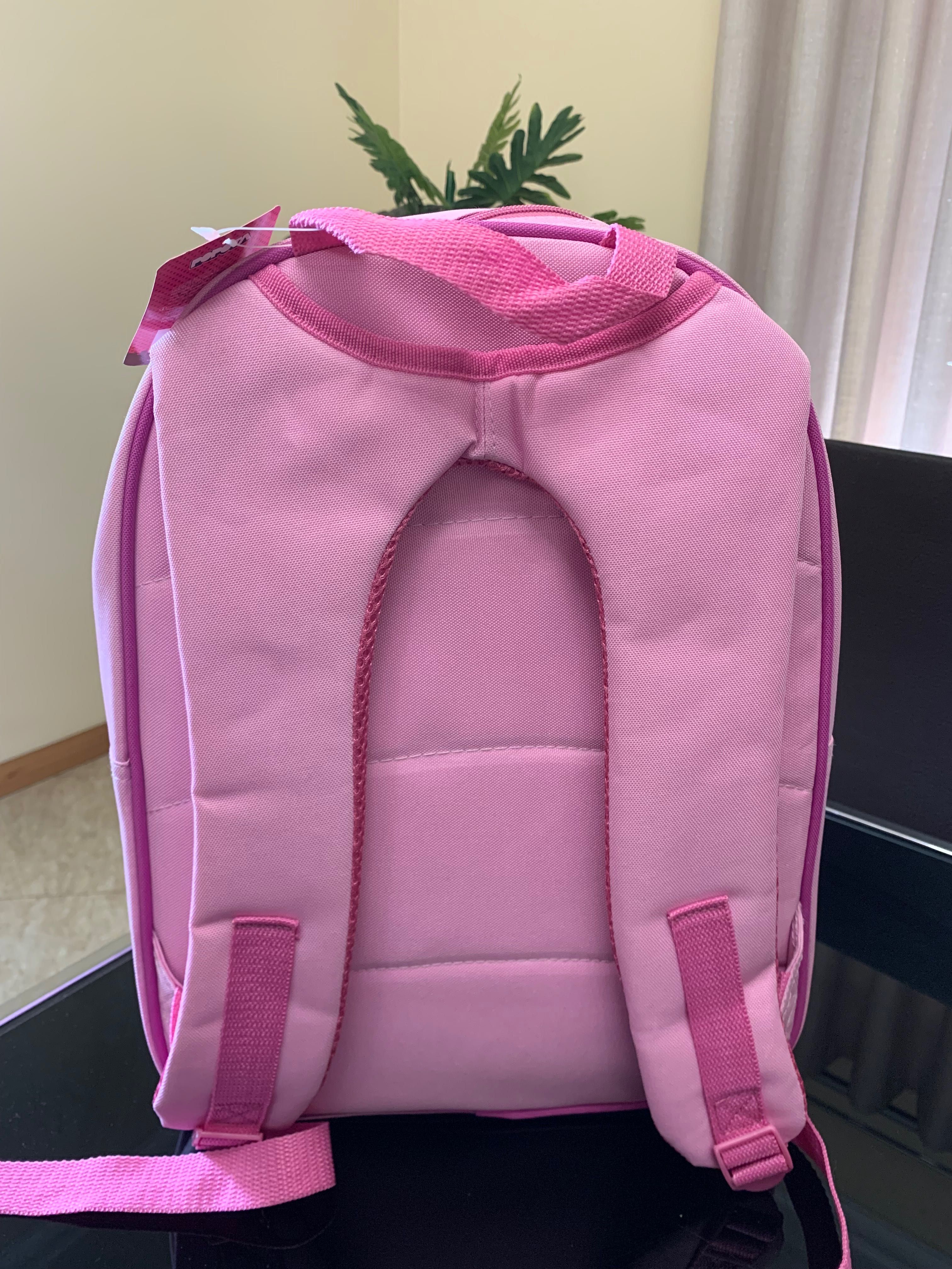 Duas mochilas novas com etiqueta
