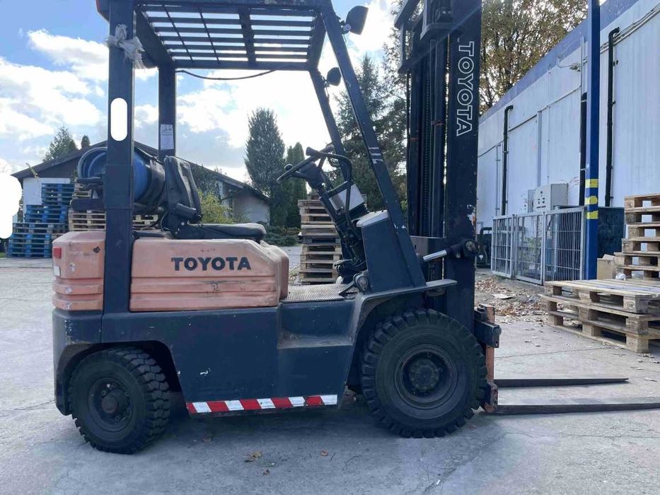 Wózek widłowy spalinowy TOYOTA  - 5FGF15-40-5FGF18