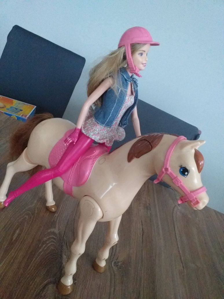Lalka Barbie oraz koń