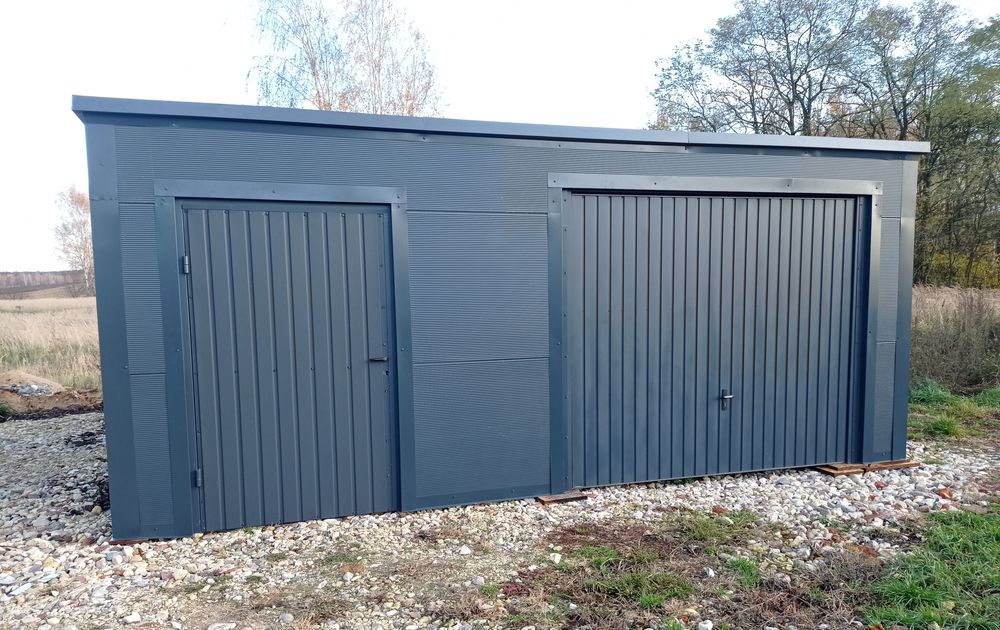 Garaże, pomieszcze gospodarcze z płyt warstwowych 6x5,8m.