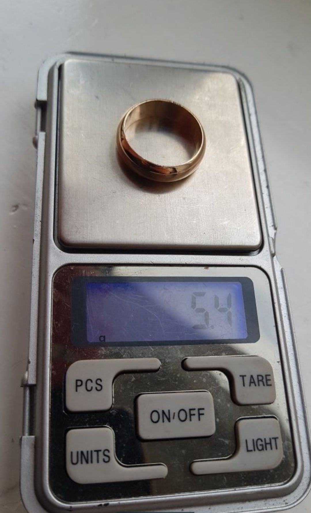 Продам золотое обручальное кольцо СР-СР 585 проба