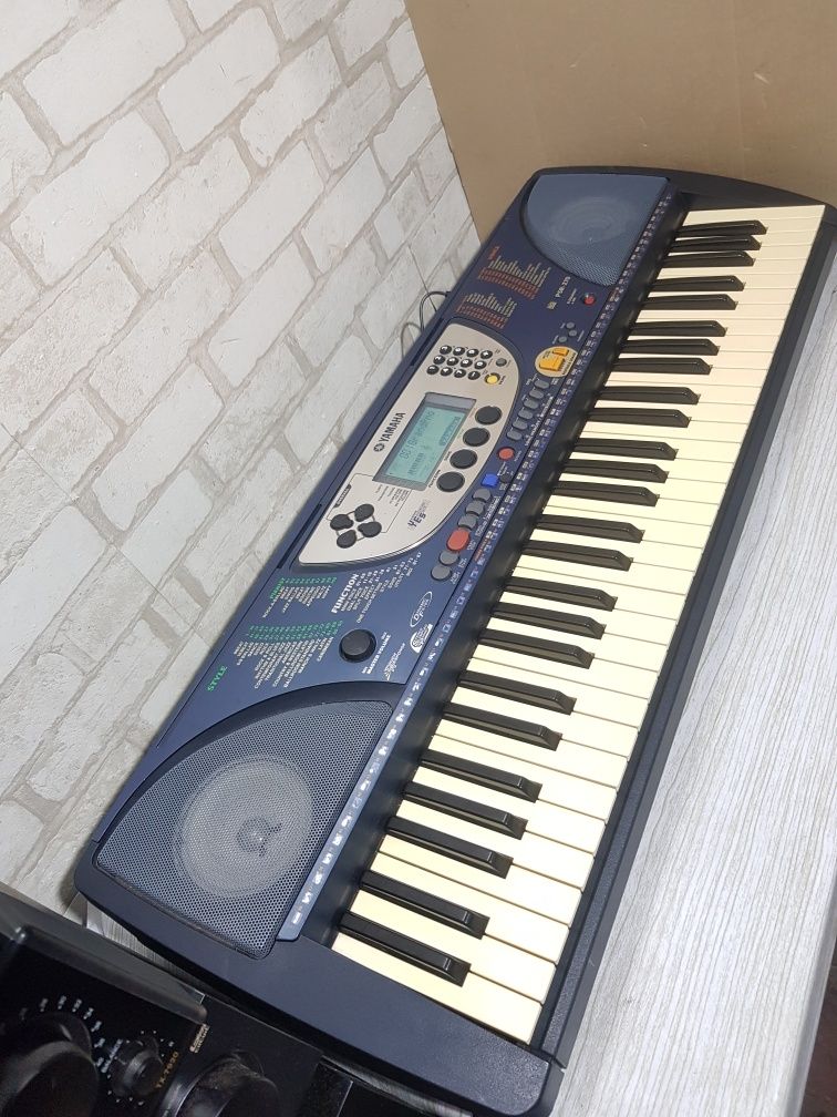 Синтезатор Yamaha PSR-270/160 динамічна/Активна б/у з Німеччини