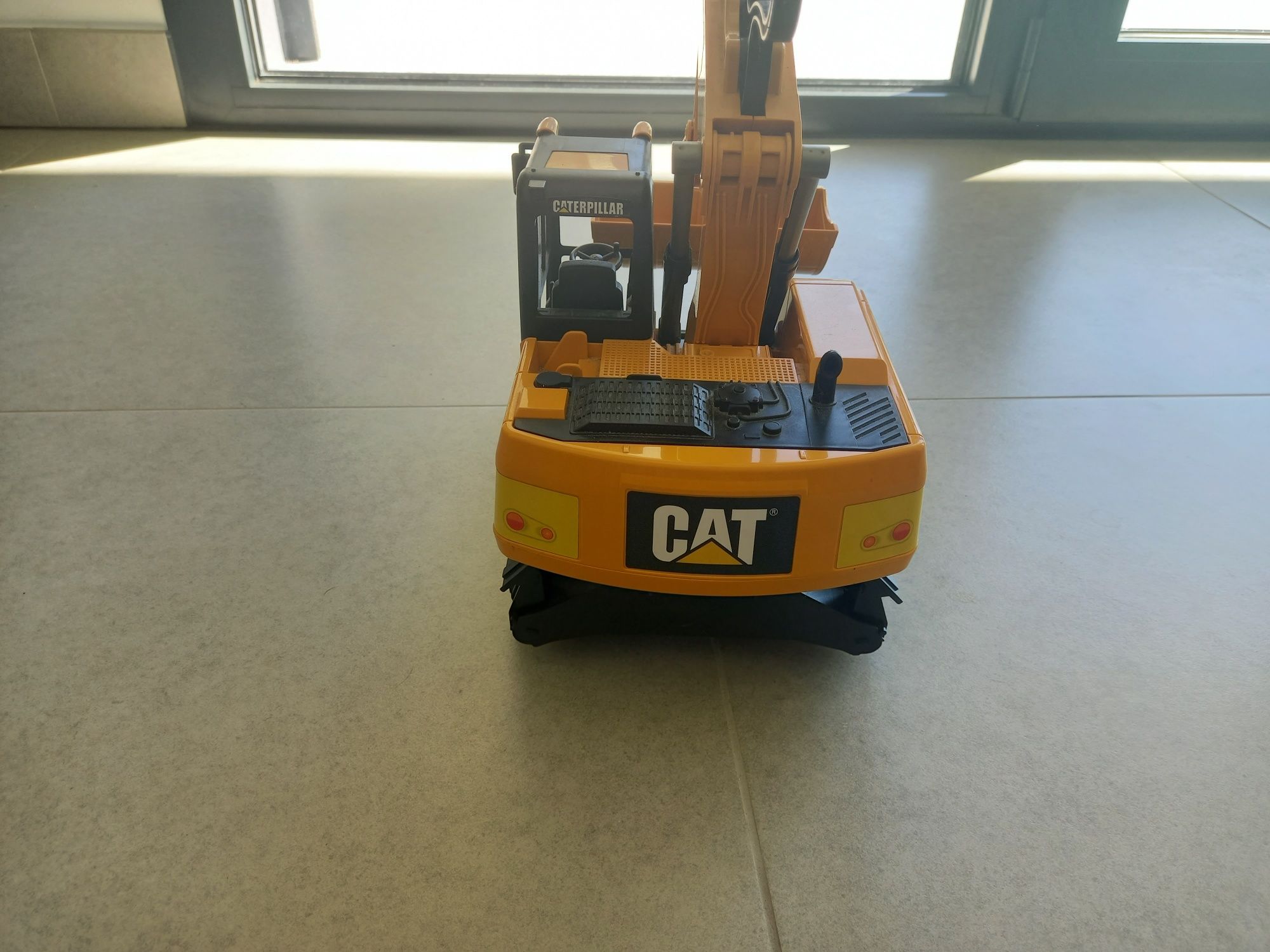 Máquina escavadora Cat