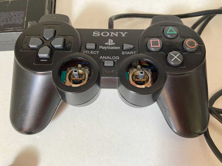 Comando e PS2 Slim para Reparação