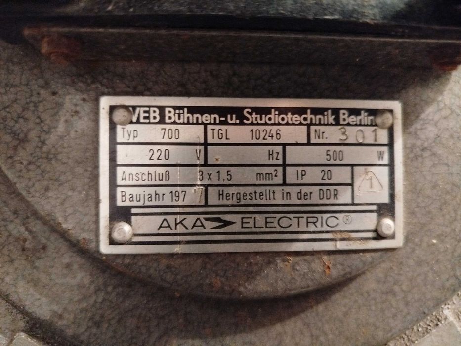 Reflektor sceniczny lampa teatralna PRL lampa kinowa