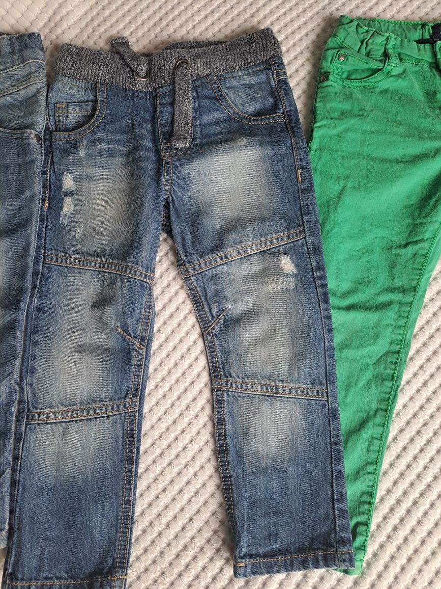Trzy pary spodni 98 cm jeansy joggery