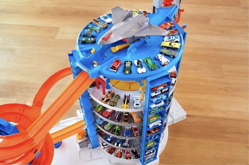 Hot Wheels super ultimate garage play set з горилою