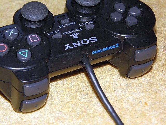 Oryginalny pad do konsoli Sony PlayStation 2