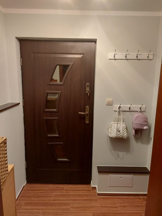 Malowanie ścian, układanie paneli