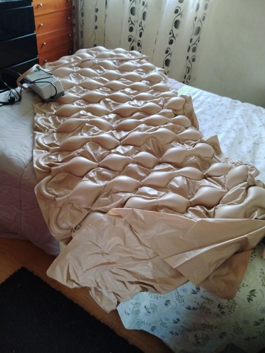 Vendo colchão de solteiro antisscars com motor usada em bom estado