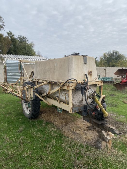 Оприскувач ОП-2000.В гарному робочому стані