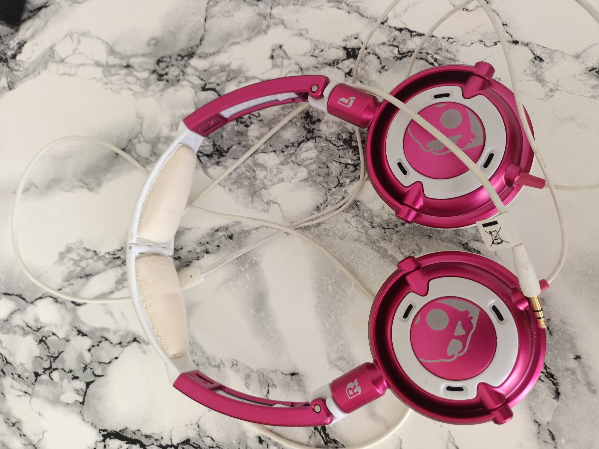 Навушники SkullCandy Lowrider Pink

Залишит