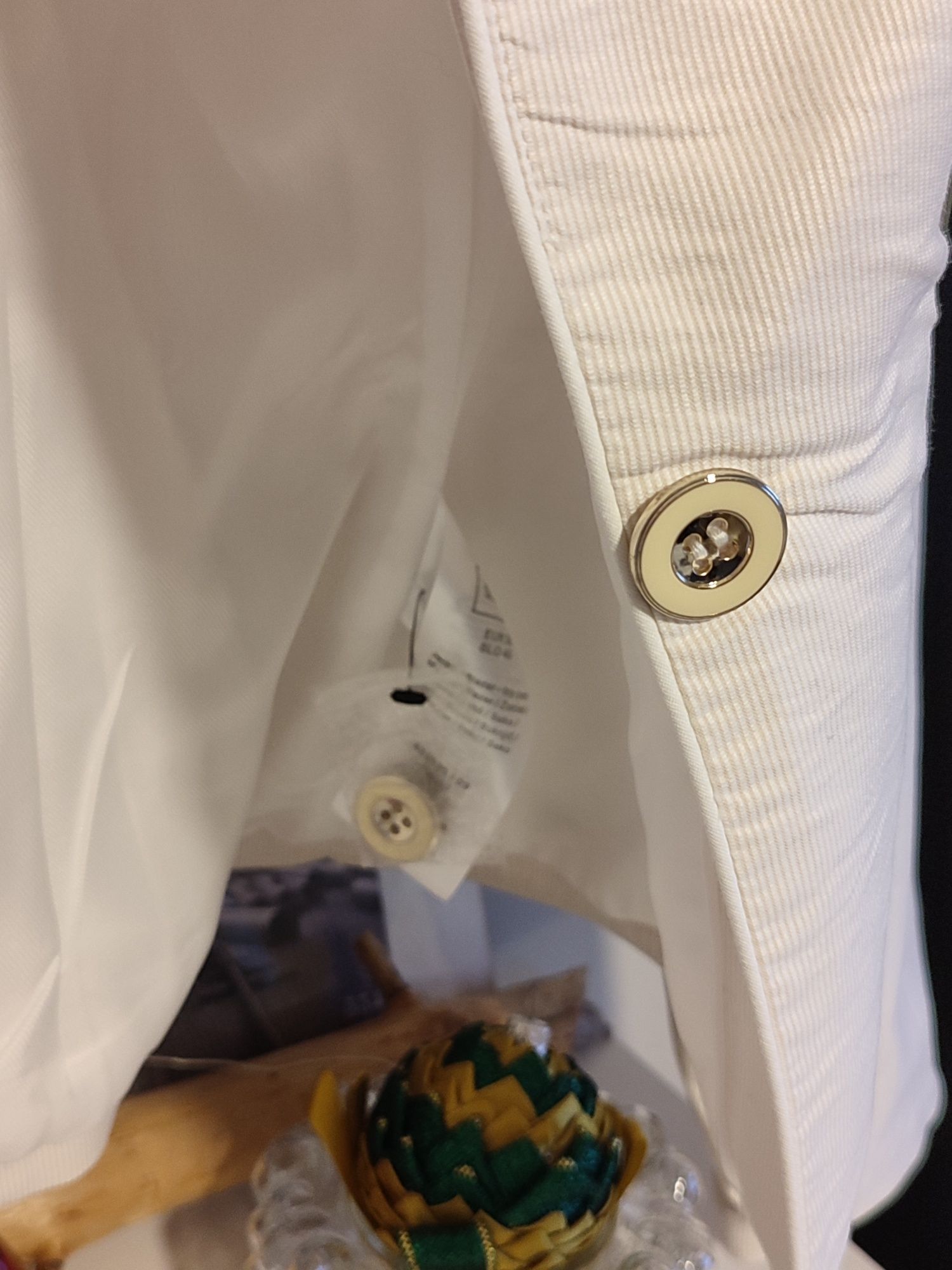 Żakiet Orsay nowy biały złote guziki.
97% bawełna