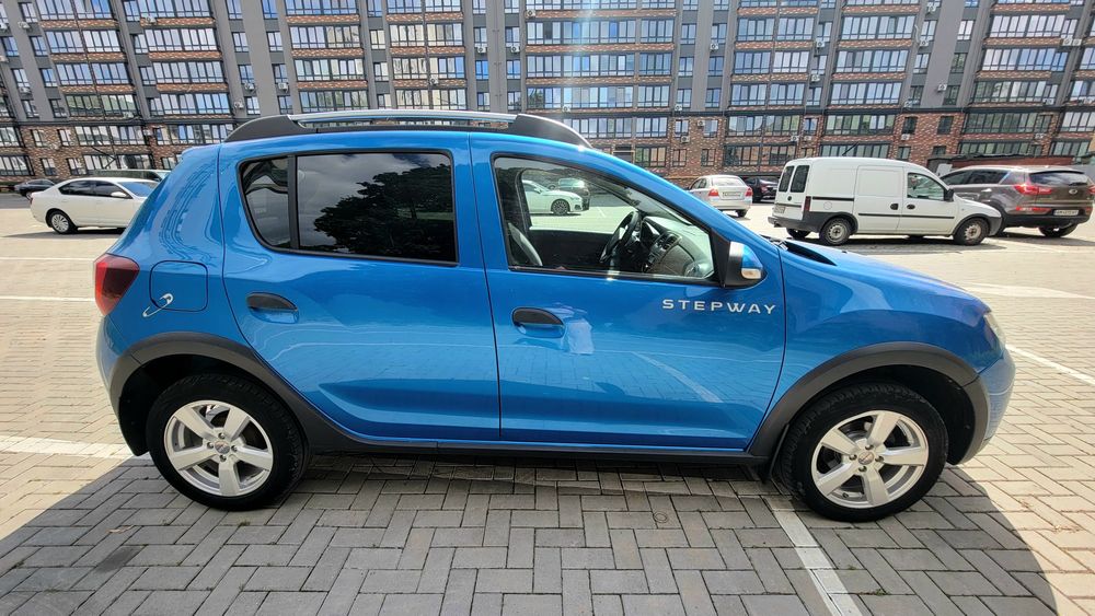 Продам автомобіль Renault Sandero Stepway  2014