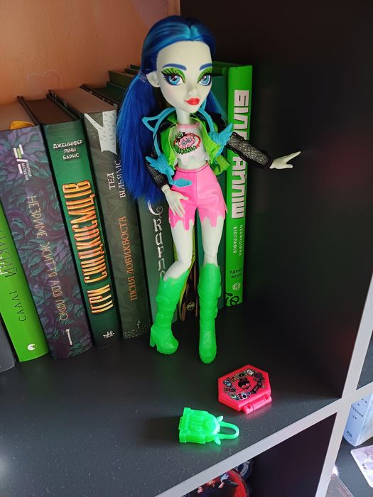 Гулія. Монстр Хай. G3. Neon frights