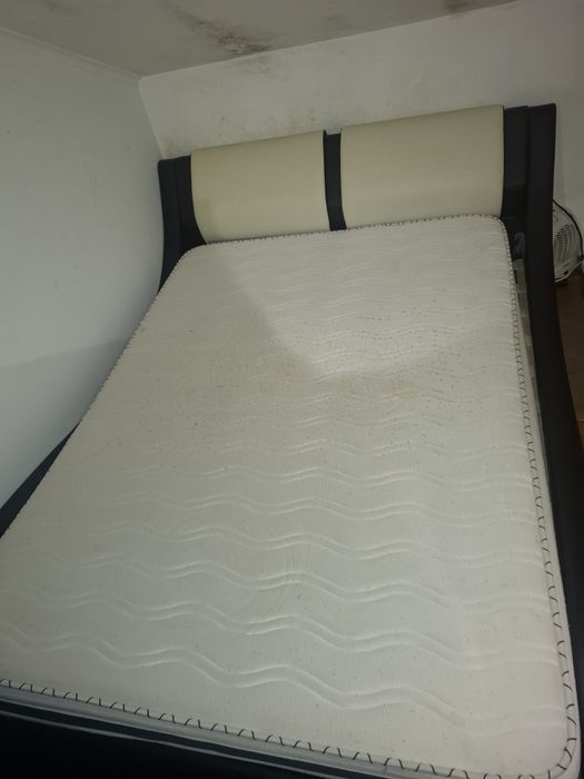 Cama de casal com colchão