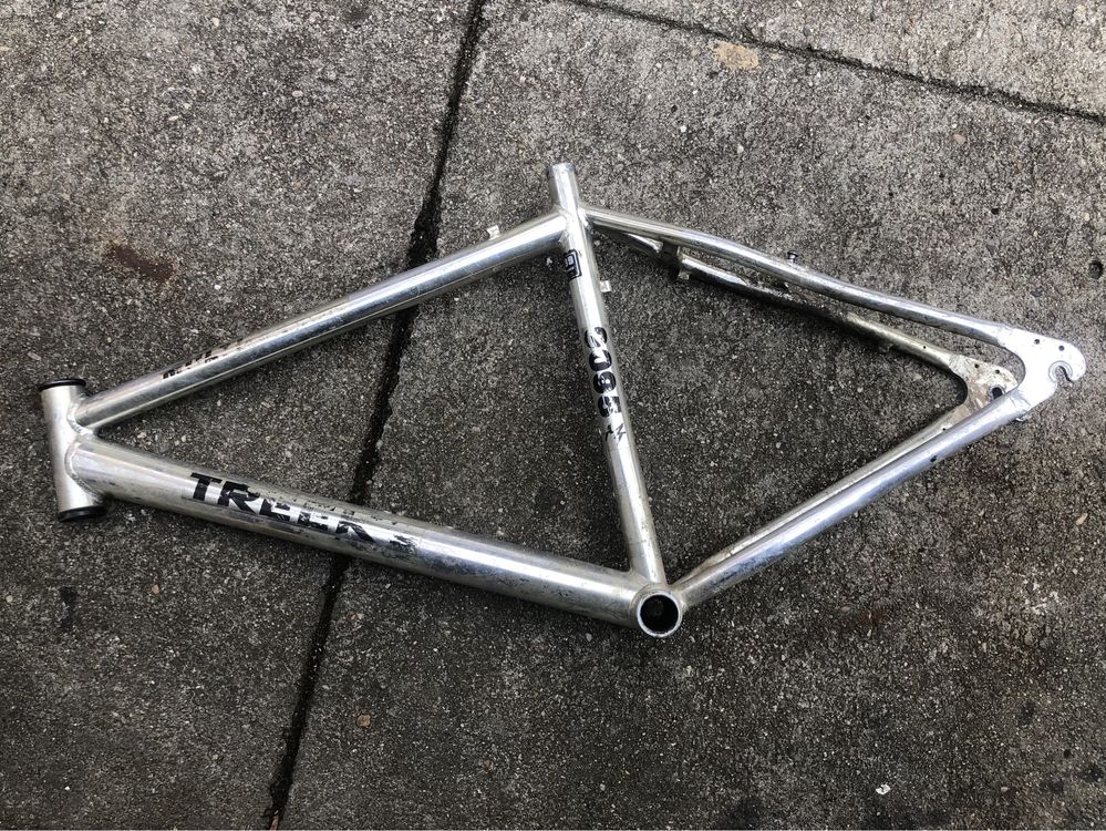 Quadro de Bicicleta Alumínio, guidão, forquilha, celim e rodas aro 26