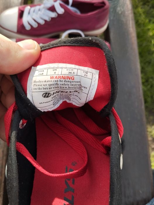 Взуття  дитяче кросівки.