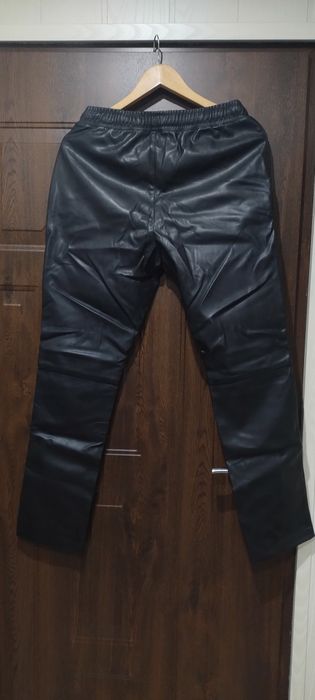 Czarne nowe skórzane cieple spodnie/getry