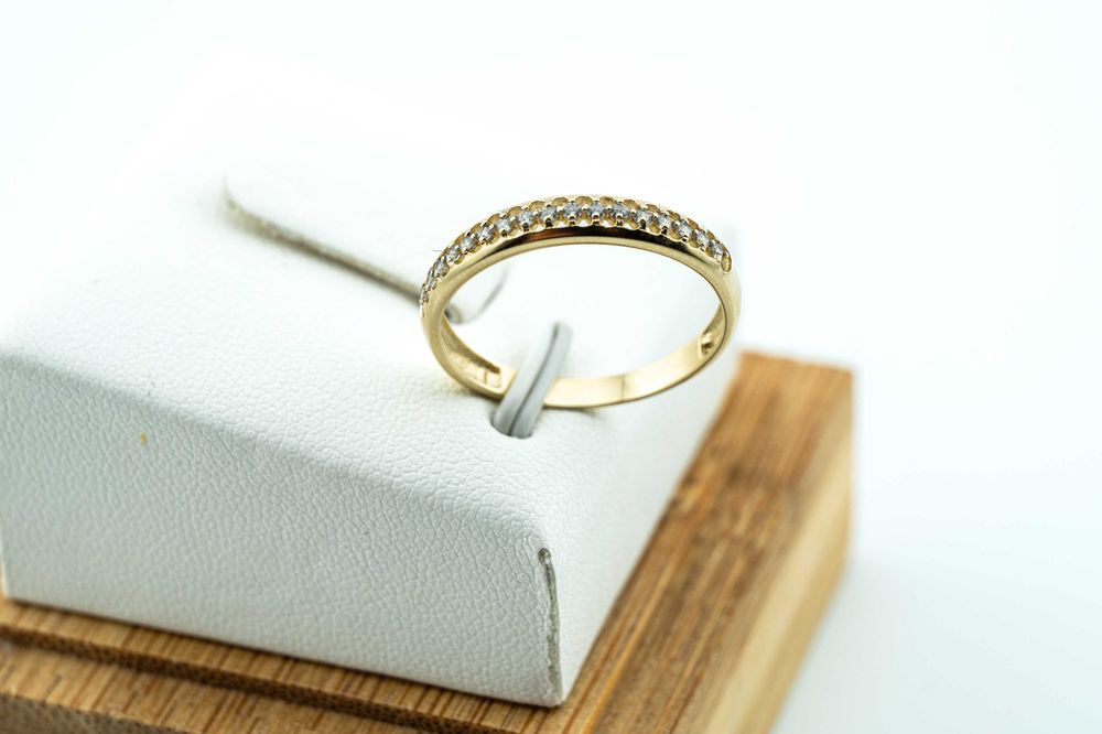 ZB546 cudowny złoty pierścionek obrączka z drobnymi cyrkoniami pr 333