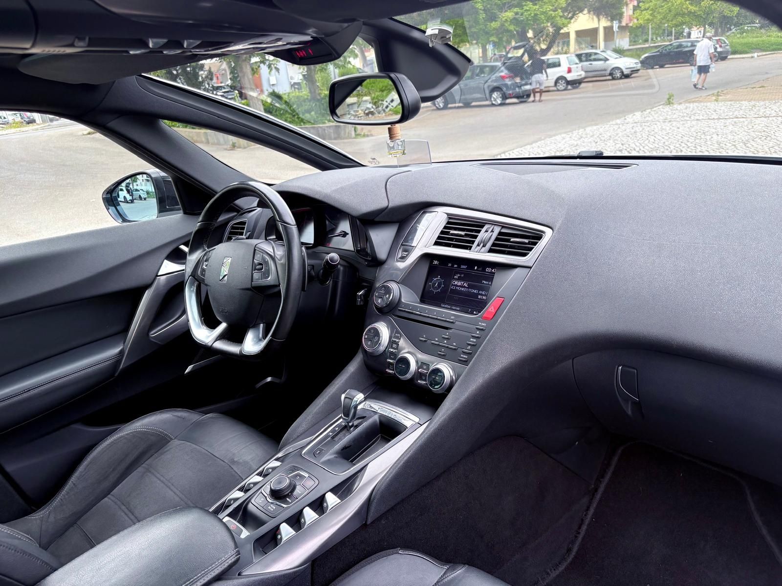 DS5 1.6 HDi So Chic 115 CV com pintura nova