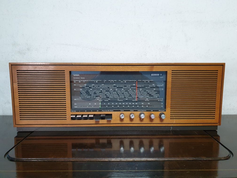 Rádio antigo reparado SABA