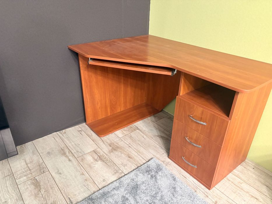 Стіл письмовий кутовий