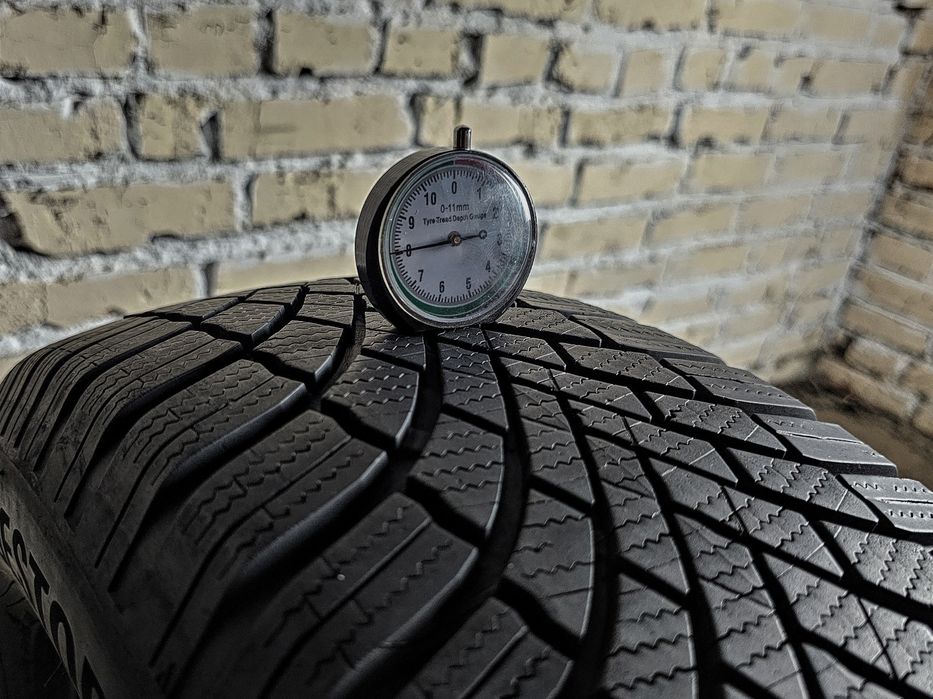 Одна шина 215/65r16 Bridgestone | 2023 | 8mm | Стан нової | Преміум