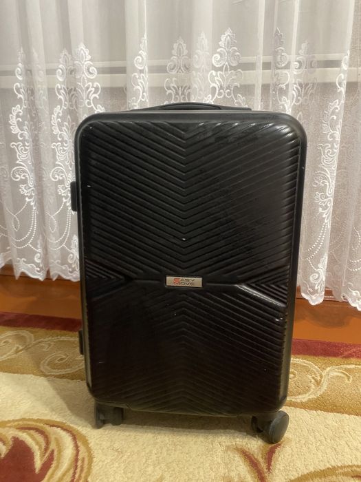 Валіза чорного кольру