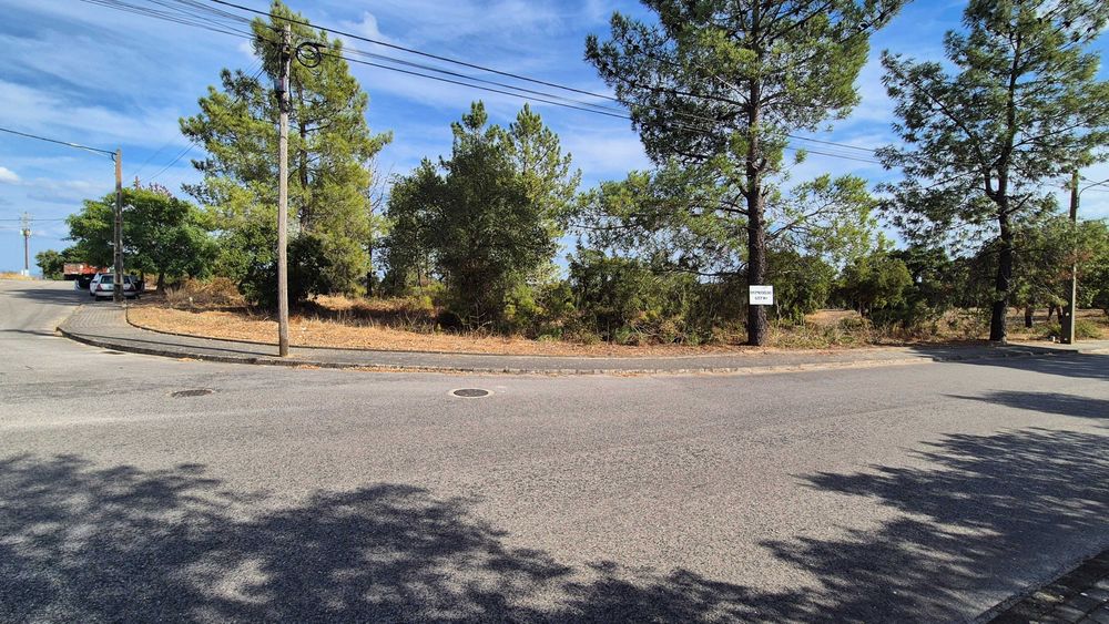 Lote de Terreno Urbano com 657m2 para construção em Vale de Mestre,