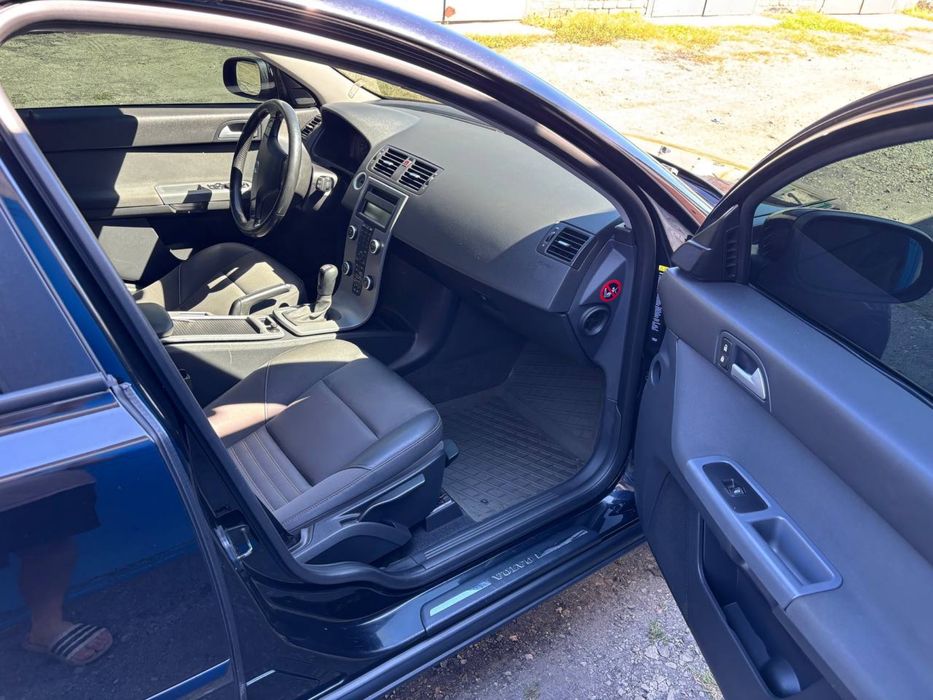 Авто Volvo V50 2008