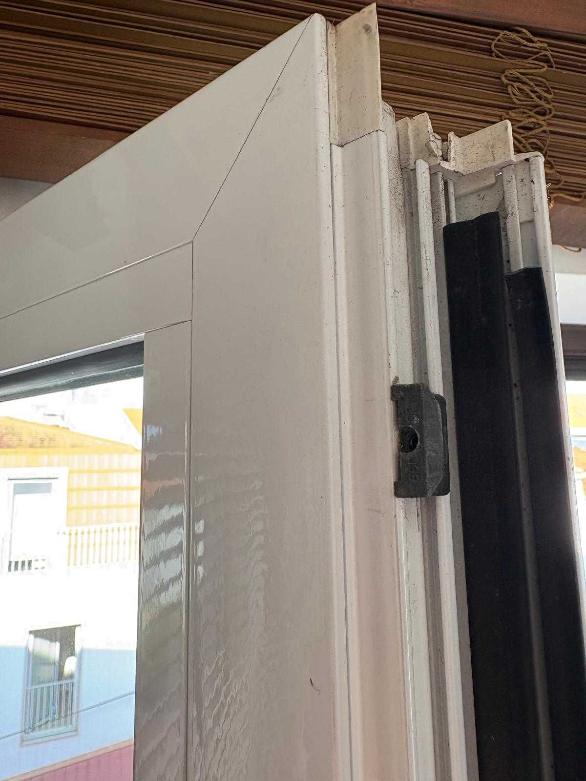 Janelas de alumínio, oscilobatente - vidro duplo em óptimo estado