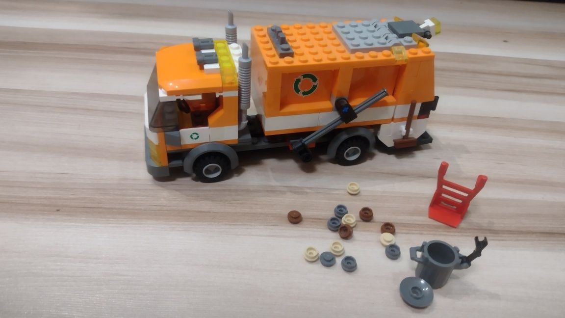 LEGO City 7991 - Śmieciarka - kompletna bez figurki w stanie bdb