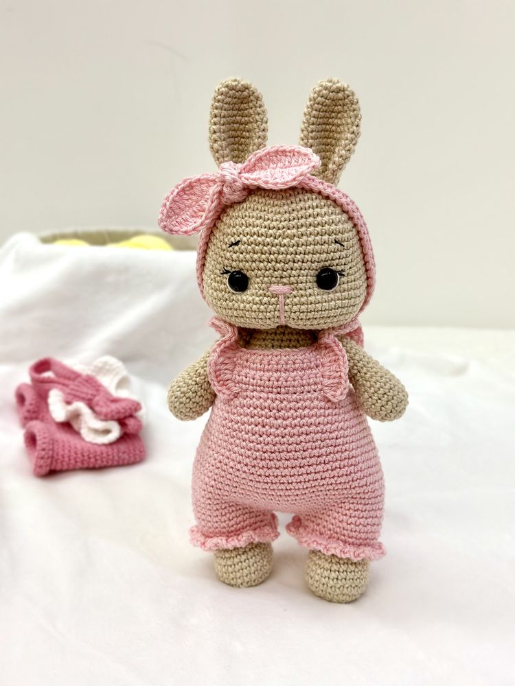 Coelhinha em croché / amigurumi