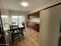Apartamento T2 com arrumos de 15 m2