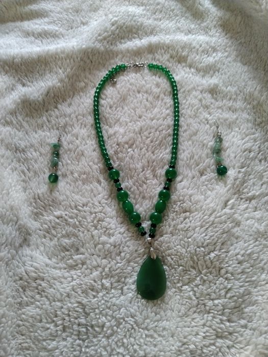 Conjunto de Brincos e  Colar de Pedras Naturais - Quartzo Verde