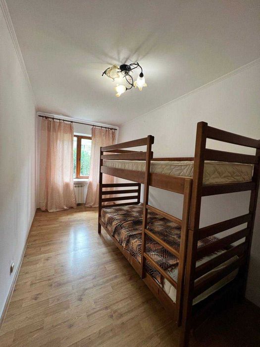 Двохярусне ліжко