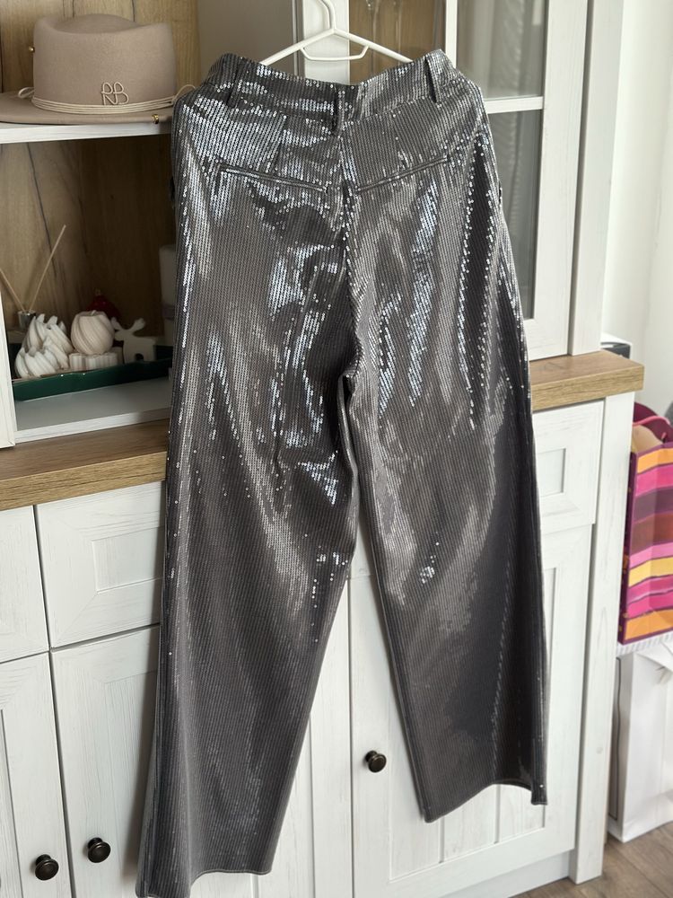 Нарядний та стильний костюм zara