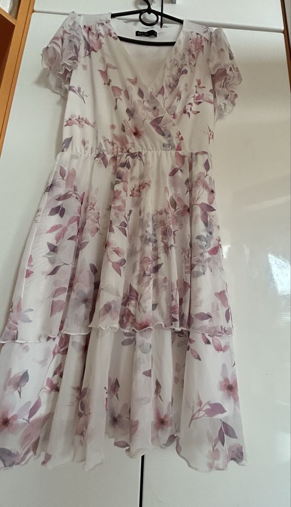 Sukienka Mohito 38 M biala w kwiaty, jak NOWA, elegancka