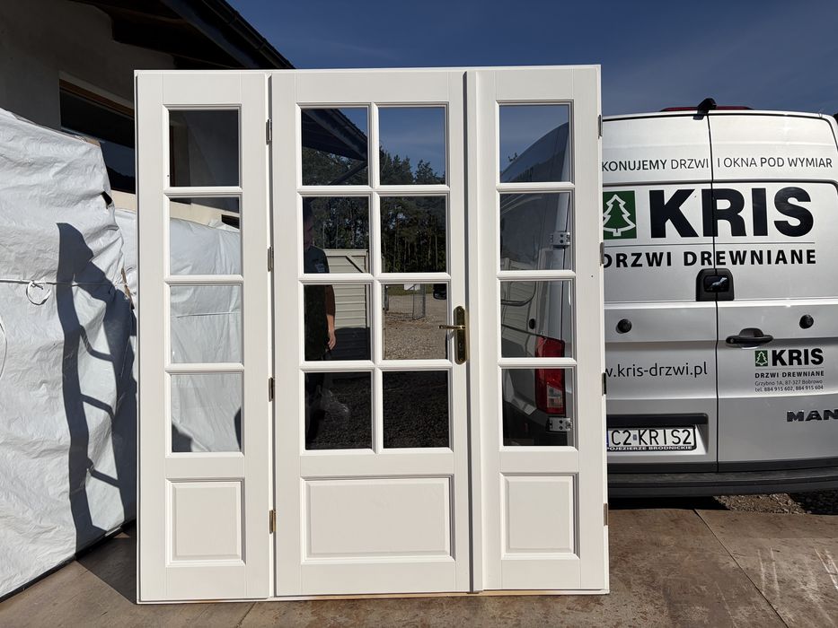 Drzwi zewnętrzne drewniane dwuskrzydłowe z doświetlem białe C.Polska