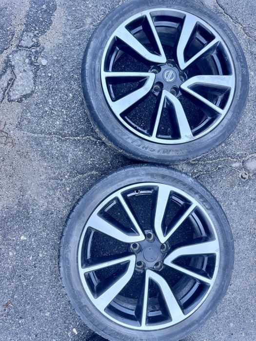 Продаю комплект оригінальних легкосплавних дисків R19 від Nissan