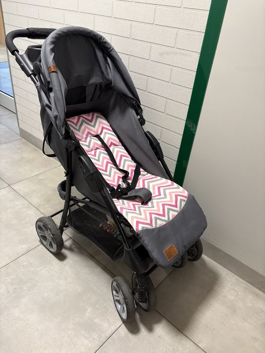 Lekki wózek spacerowy Lionelo Emma Plus