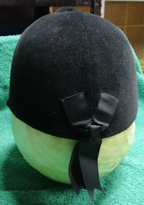 Czapka jeździecka do jazdy konnej