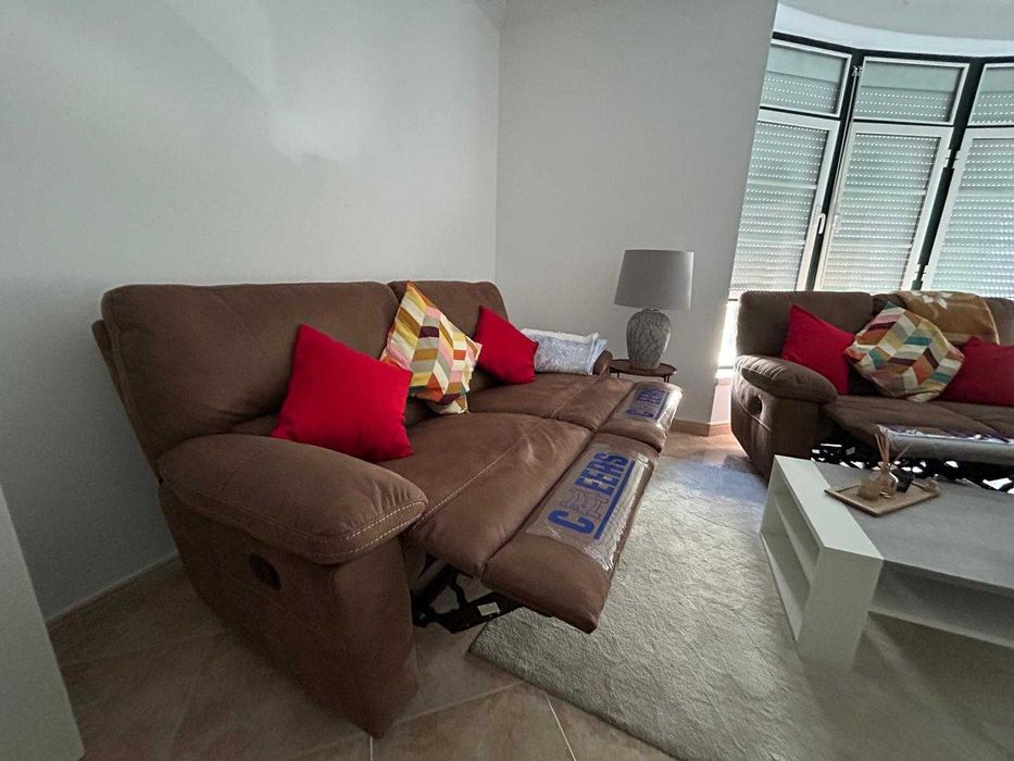 conjunto 2 sofás praticamente novos