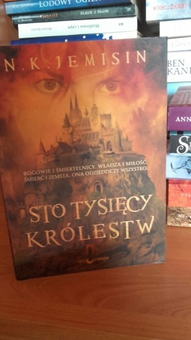 Sto tysięcy królestw - N. K. Jemisin