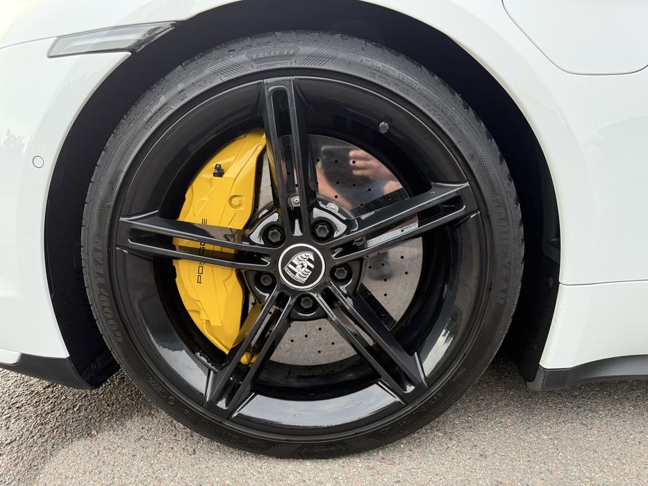 Porsche taycan turbo