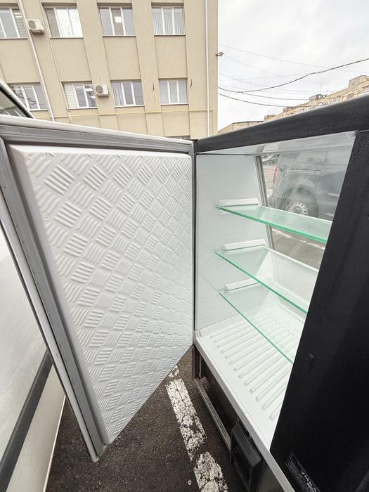 Продам Холодильну Вітрину Умка