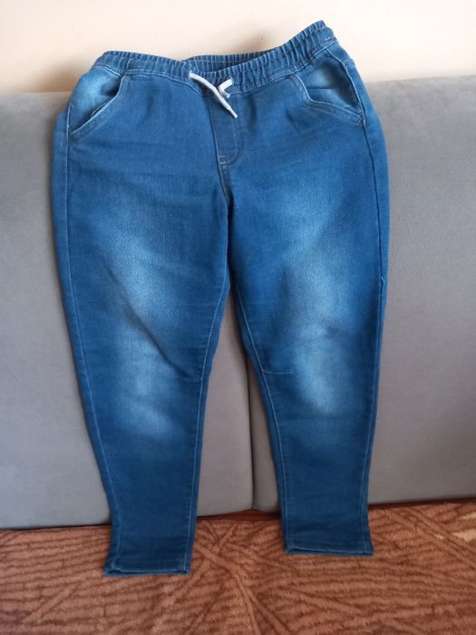 Spodnie jeans r.140