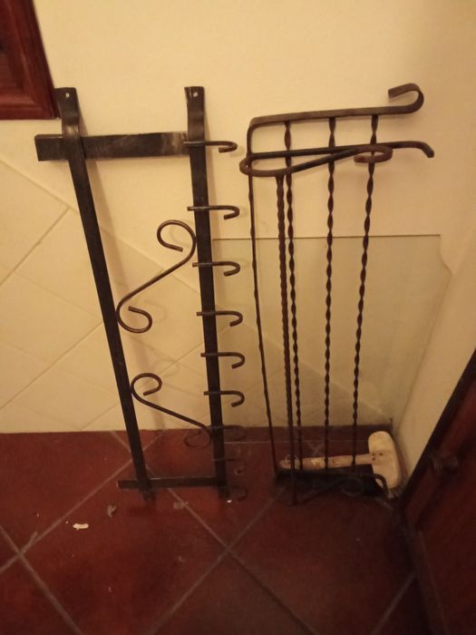 Cabide antigo. Ferro