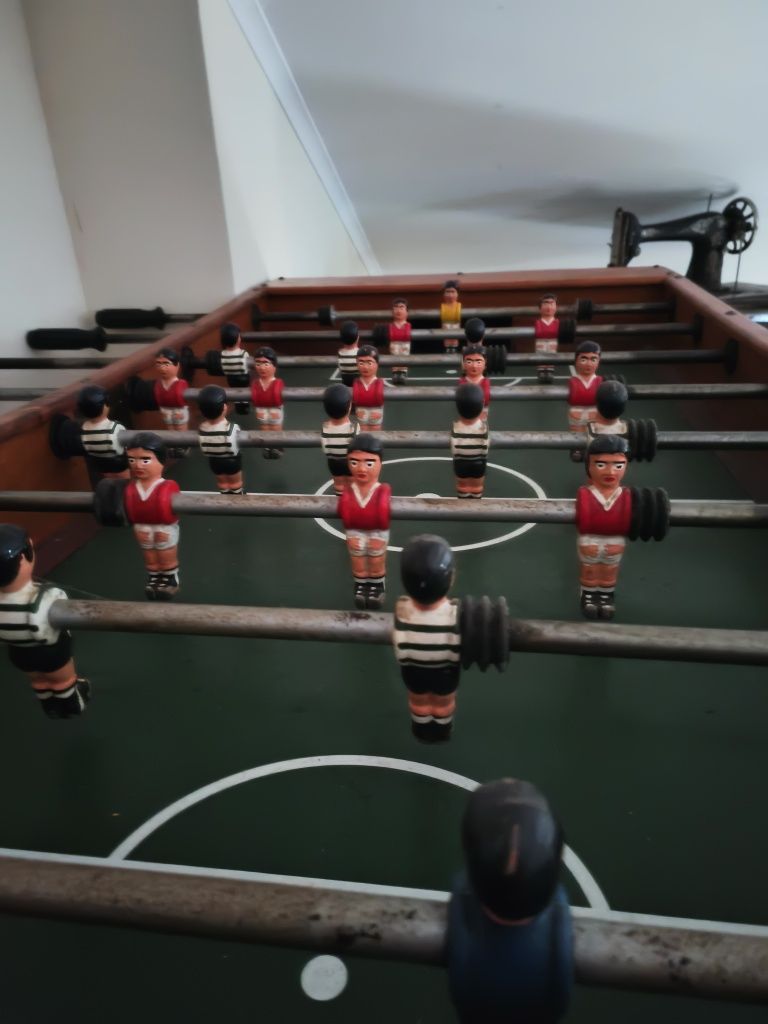 Vende-se mesa de matraquilhos